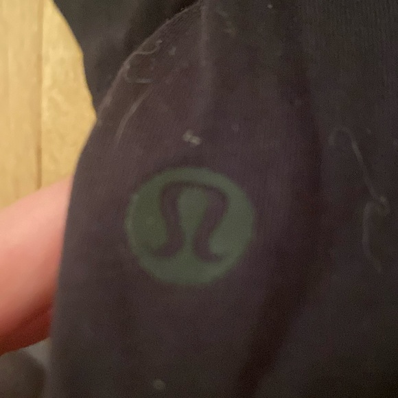 Black Lululemon crop T-shirt - Picture 2 of 3